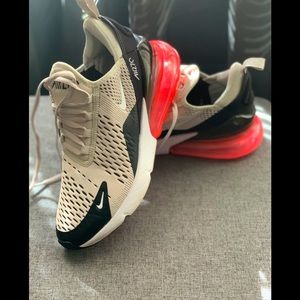 AirMax 270 6.5Y Light Bone/Black/Hot Punch/White